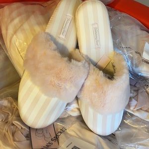 Pink Stripe size large fur slippers 🎁